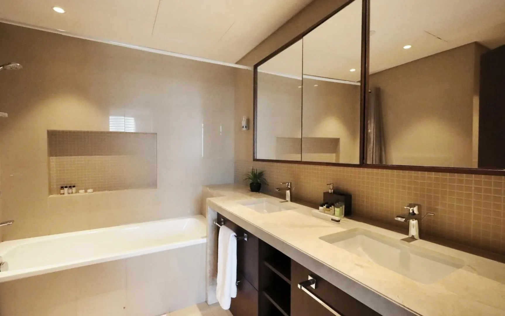 Apartment Livbnb - Bright 1Br Boulevard Point Dubai
